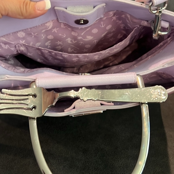 Loungefly cute! The Little Mermaid Dinglehopper purse. - Picture 4 of 9